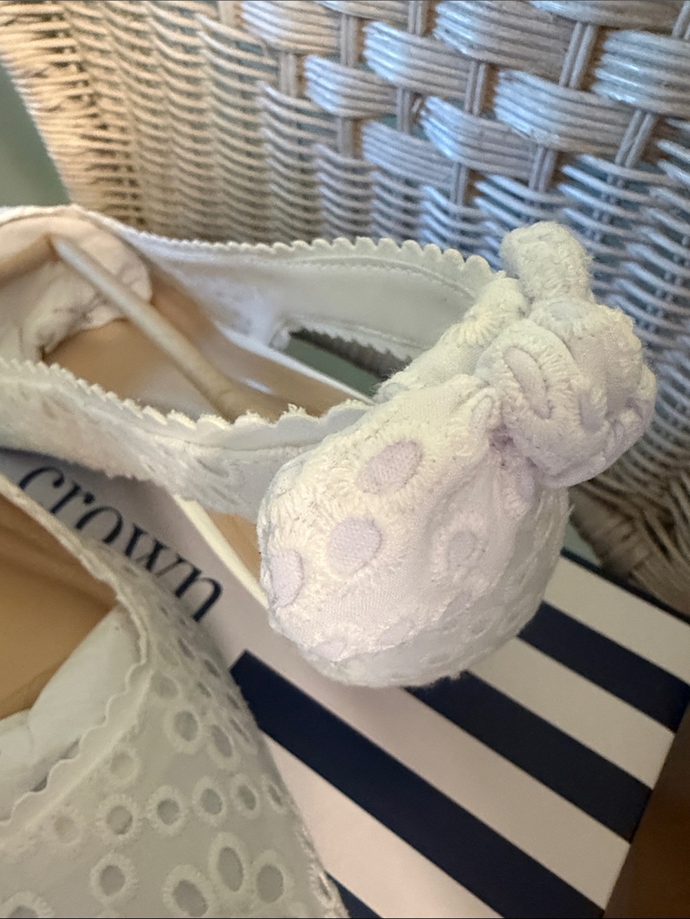 New Crown & Ivy White Eyelet Slingback Kitten Heels - Picture 3 of 8